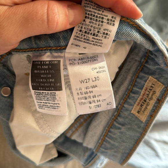 Levi’s wedgie bootcut light wash 27x30 PRICE FIRM - Picture 8 of 11